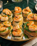 Bruschetta de camarones al ajillo sobre pan crujiente para eventos en Santiago.