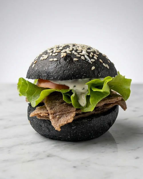 Sándwich de cóctel de churrasco con carne tierna, picoteo gourmet a domicilio en Santiago.