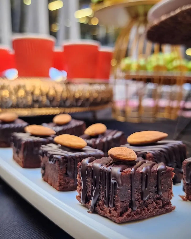 Brownies de cóctel para eventos corporativos y coffee breaks dulces en Santiago.