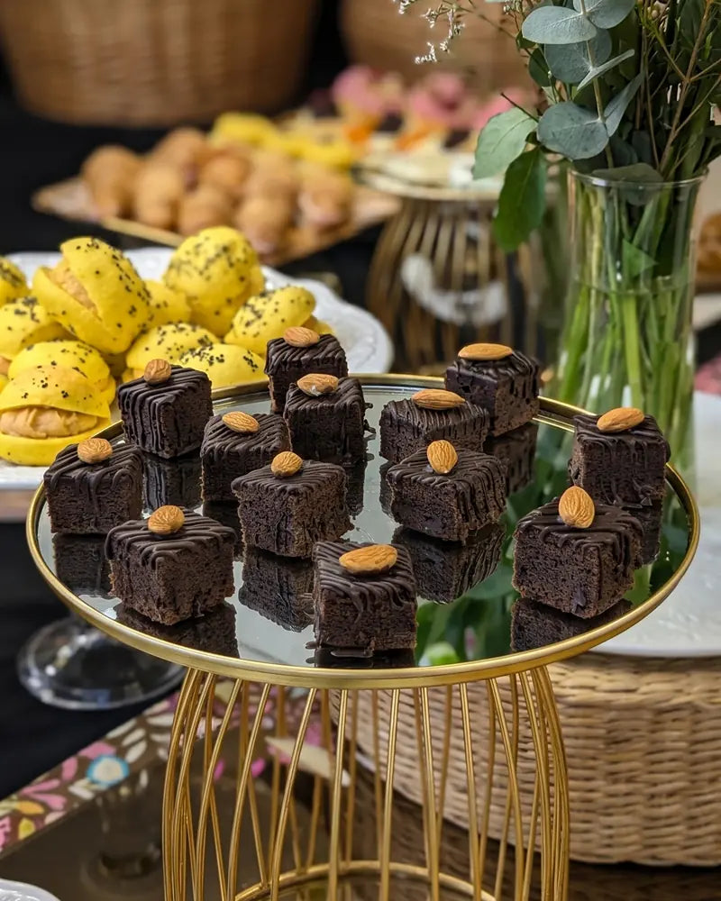 Mini brownie artesanal de chocolate belga, banquetería dulce a domicilio en Santiago.