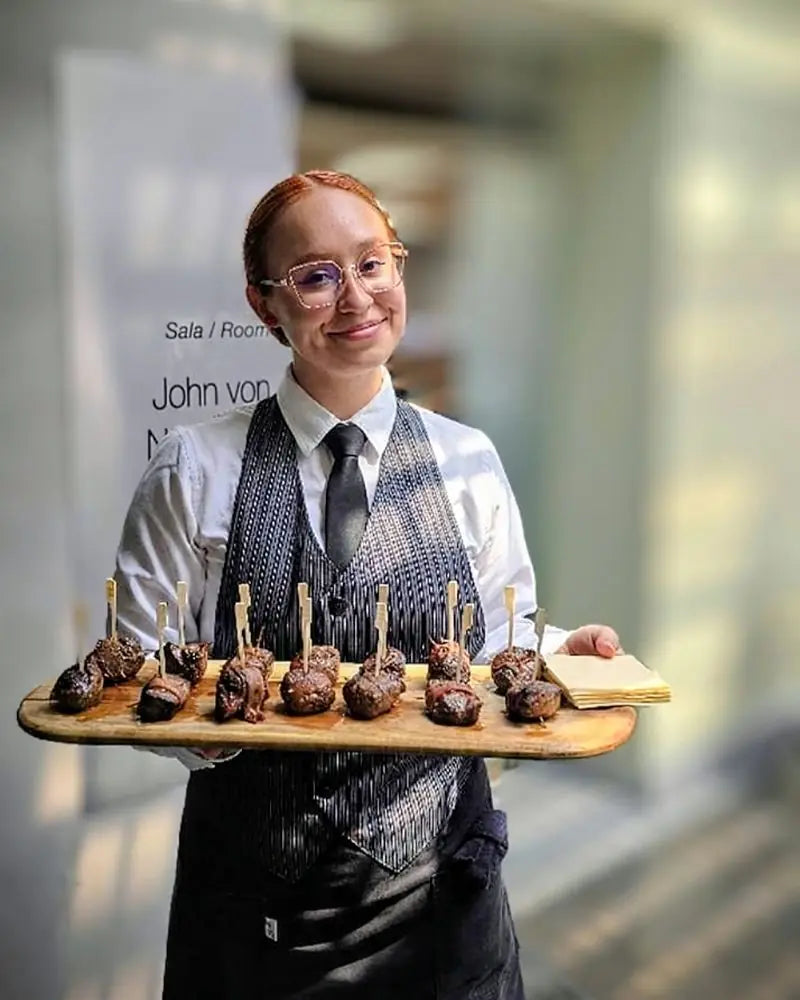 Pincho premium de filete de vacuno con tocino, banquetería selecta en Santiago.