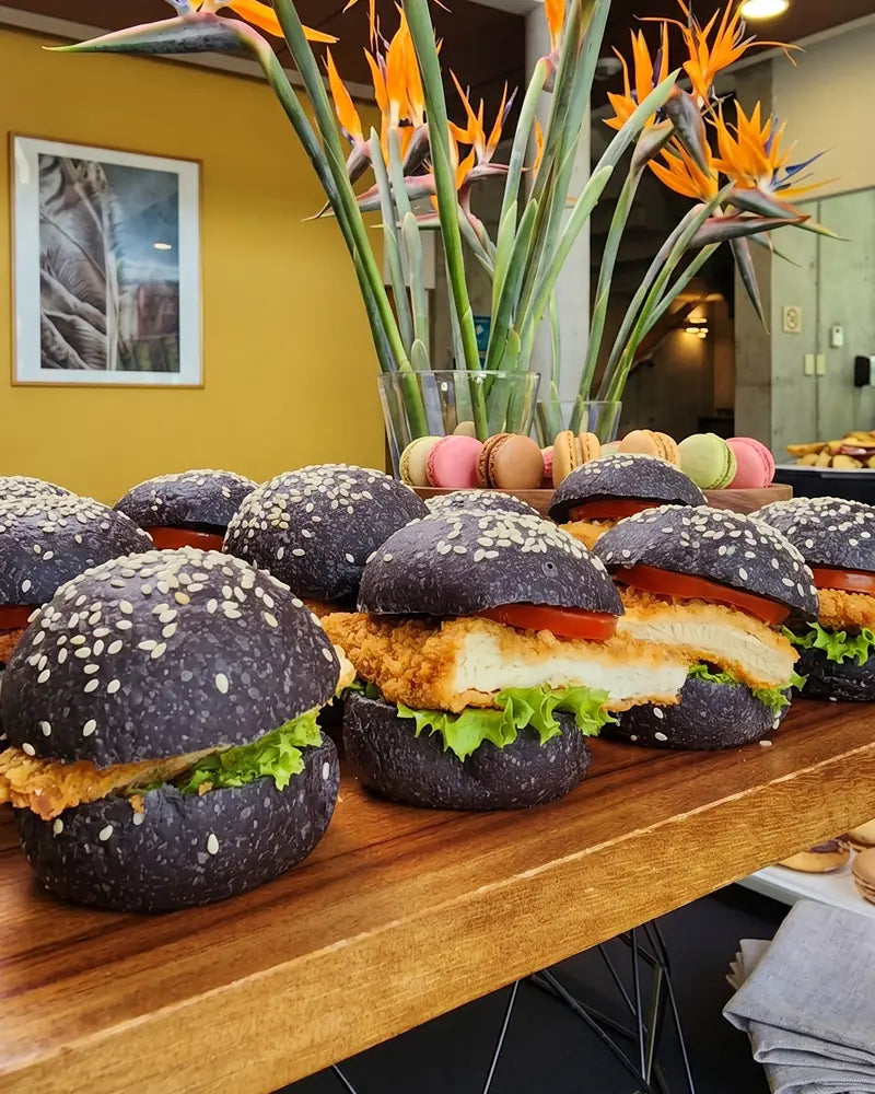 Bocado gourmet de pollo coleslaw para celebraciones y coffee breaks de empresas en Santiago.