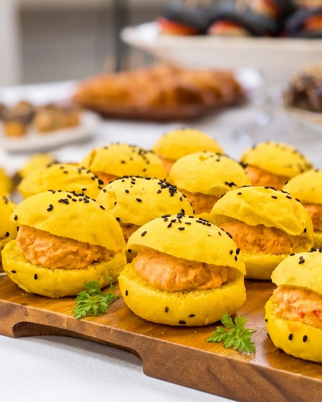 Bocado gourmet de ave pimiento para catering a domicilio y celebraciones en Santiago.