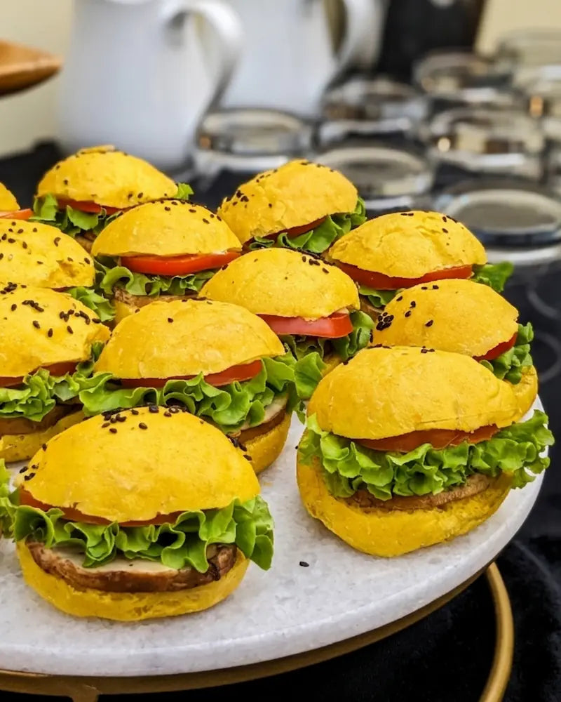 Bocado saludable de champiñón salteado, banquetería vegana a domicilio en Santiago.