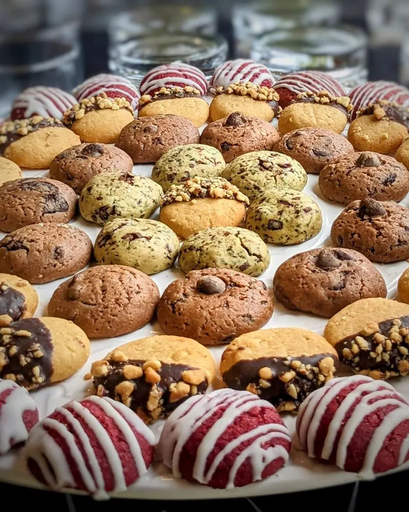 Variedad de galletas gourmet para acompañar café en reuniones corporativas en Santiago.